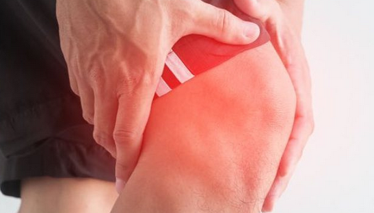 Bedford Chiro Clinic man rubbing a sore knee
