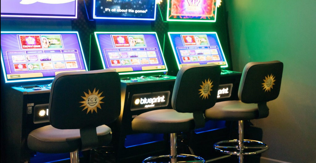 Cashino betting machines and stools