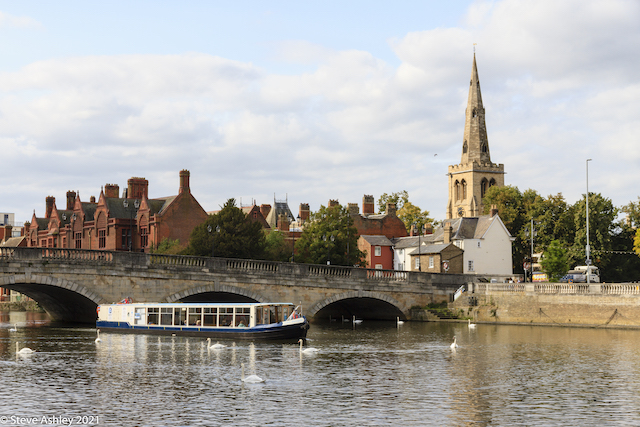 Boat going under town bridge in Bedford