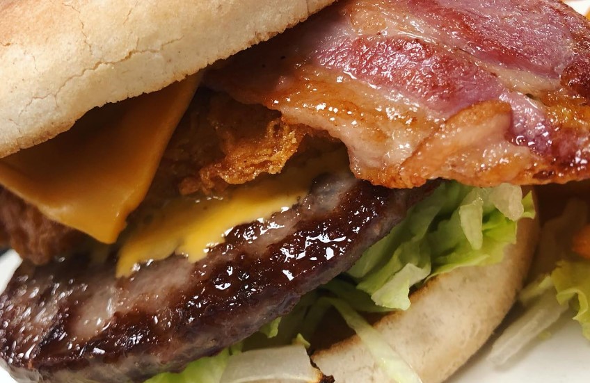 Poppins burger with bacon