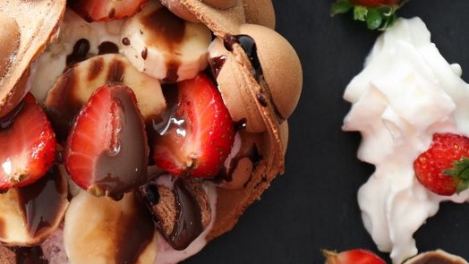 Pistachio strawberries, chocolate and cream waffle